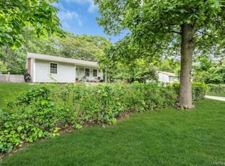 13 Carr Ln, Medford, NY 11763