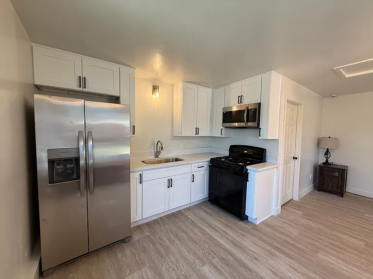 7029 Bellaire Ave #C — Photo 7