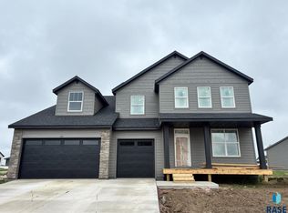 917 S Country Club Ave, Brandon, SD 57005