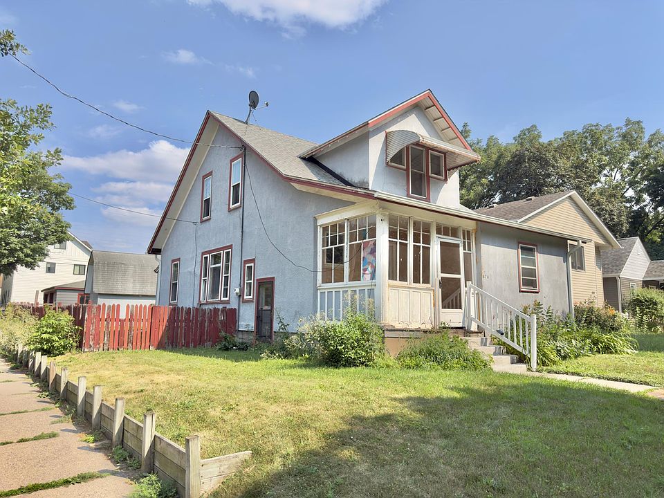 1st image of 878 22nd Ave SE