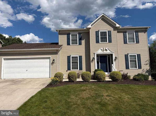 2140 Canterbury Dr, Mechanicsburg, PA 17055