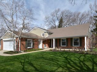 1710 S Chesterfield Dr, Arlington Heights, IL 60005
