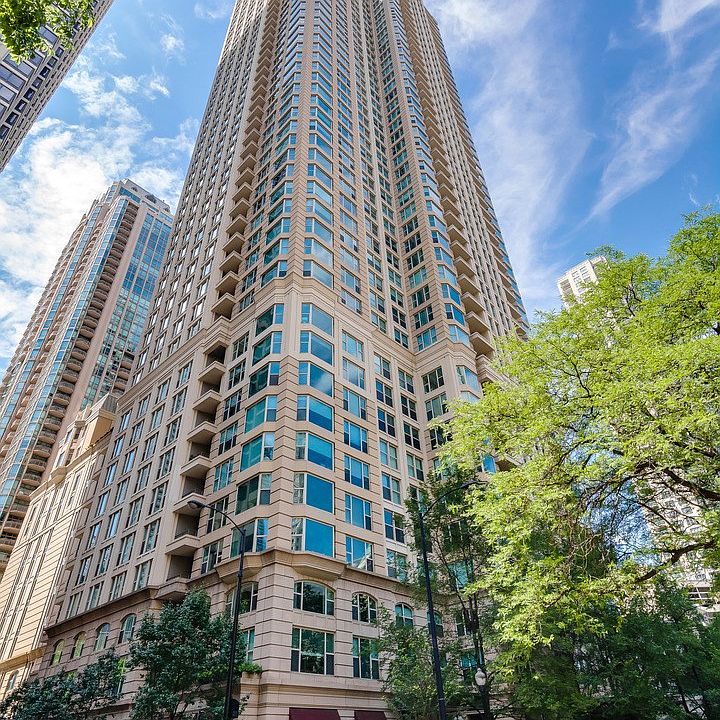 1st image of 25 E Superior St APT 1501