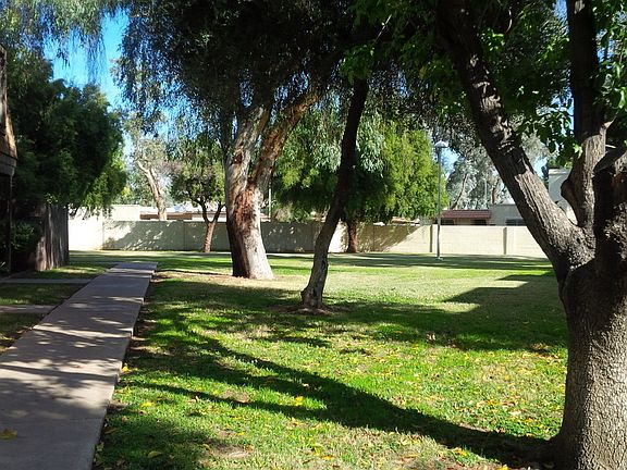 5th image of 8101 N 32nd Dr
