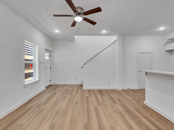 5th image of 1052 N Ln