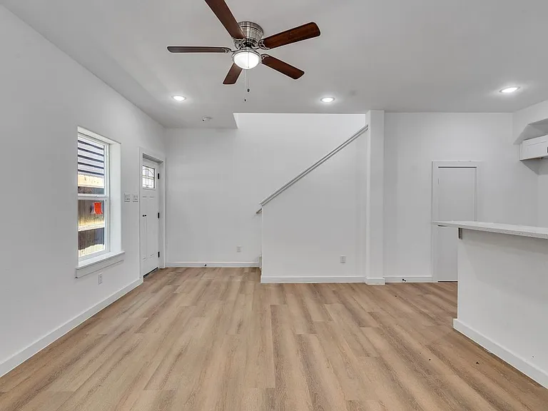 1052 N Lane St — Photo 5