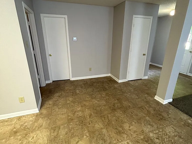 2387 Bridlewood Dr — Photo 6