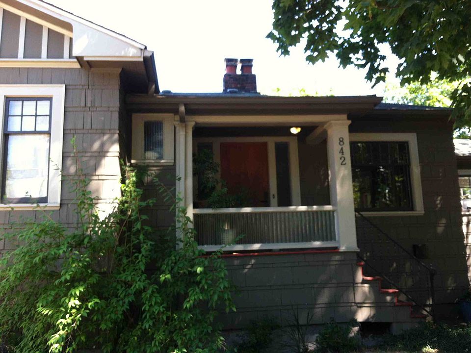 1st image of 842 NE Ravenna Blvd