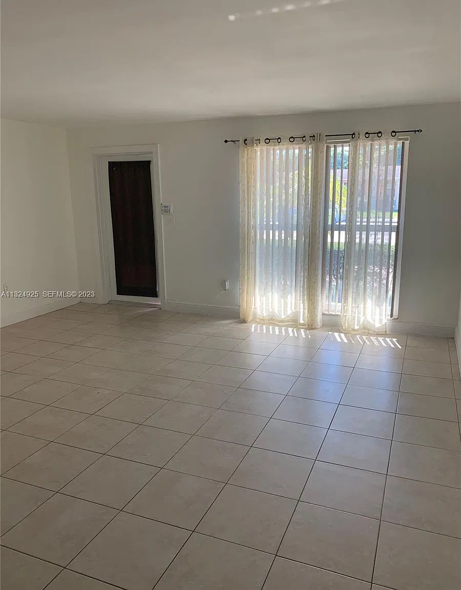 3 bed, 1626 sqft, $3,200 — Photo 4