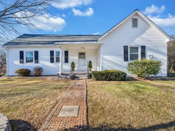 194 Derek Dr, Troutville, VA 24175