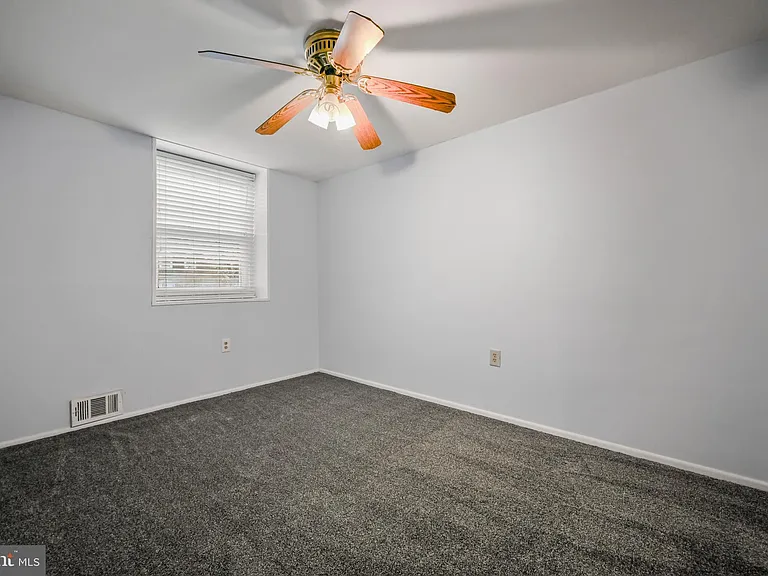1610 Wentworth Ave — Photo 18