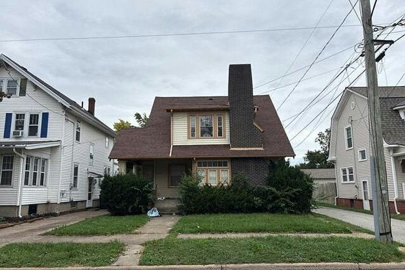 1st image of 217 Finch St