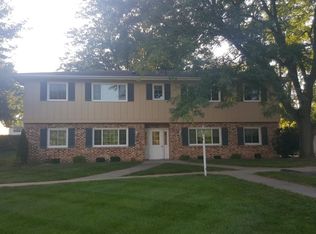 1424 Center Point Rd NE APT B, Cedar Rapids, IA 52402