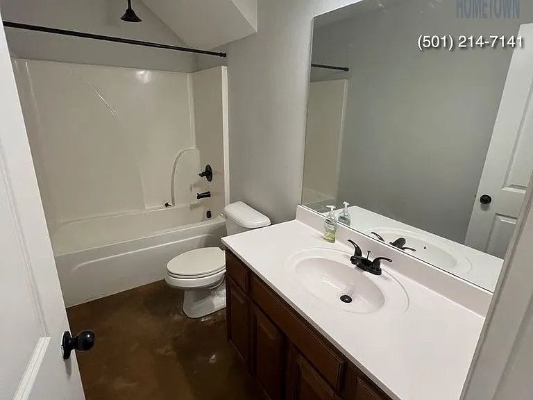 226 E Maple St — Photo 5