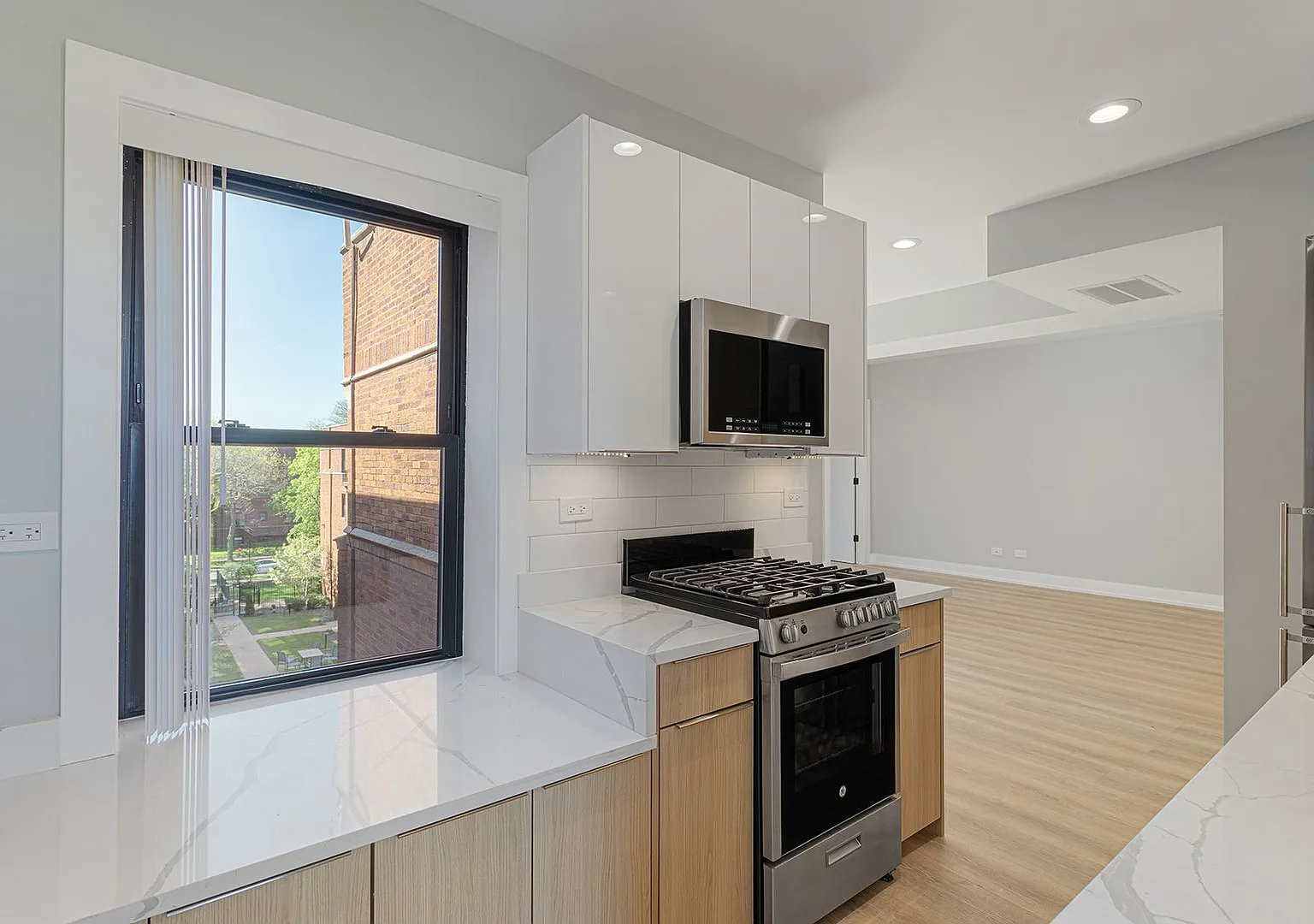 3 bed, 800 sqft, $2,150 — Photo 4