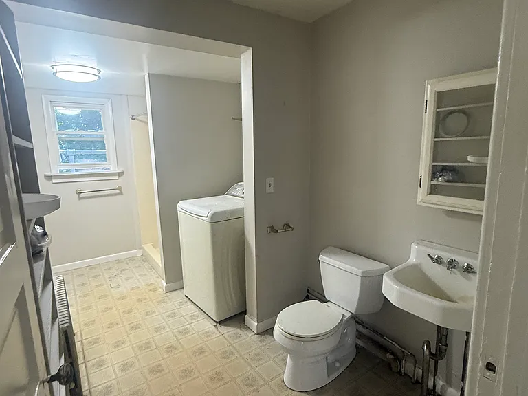 415 E Green St — Photo 7