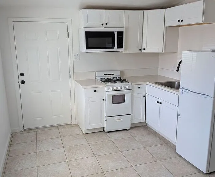 648 N Desert Ave — Photo 4