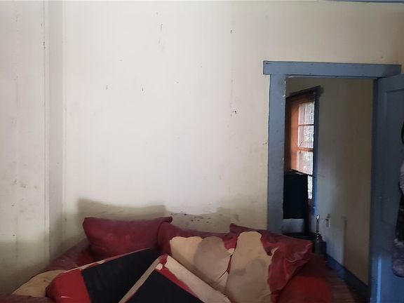 3rd image of 2526 Wolfe St