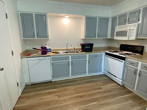 4th image of 1001 San Saba Dr