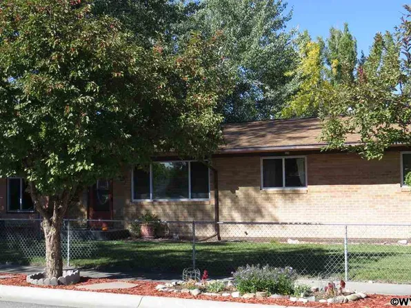 118 E Sunset Dr, Riverton, WY 82501