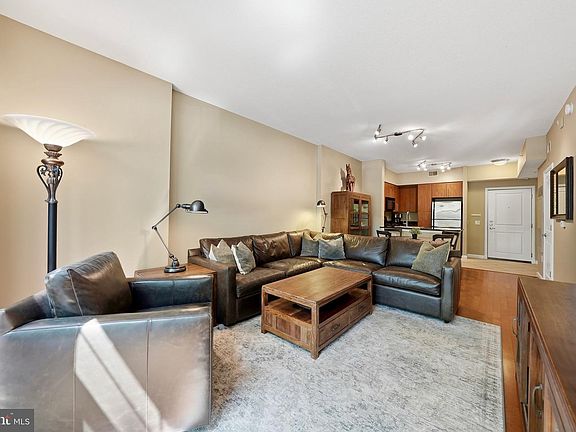 4th image of 1021 N Garfield St APT 139