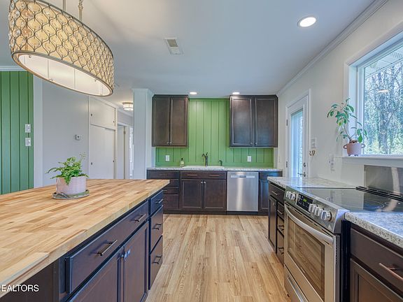 5th image of 1208 Columbine Cir