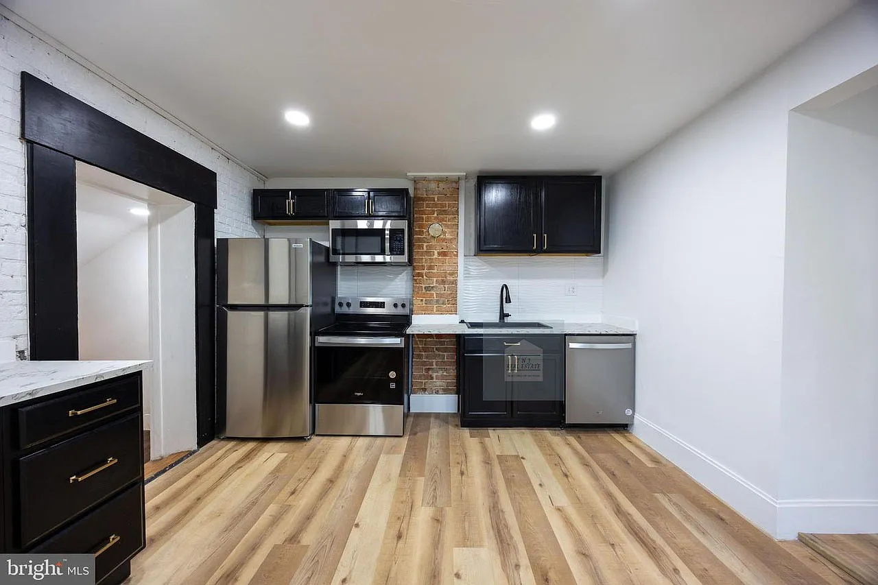 209 E Martin St — Photo 4