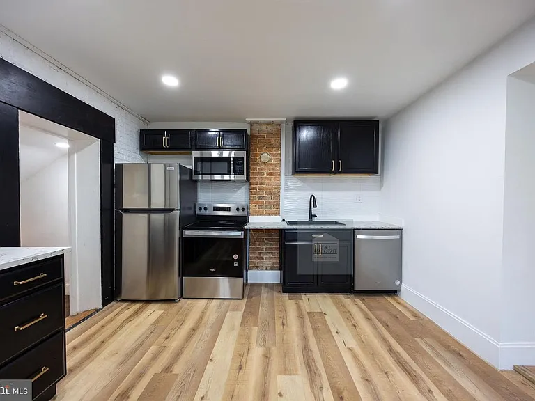209 E Martin St #B — Photo 3