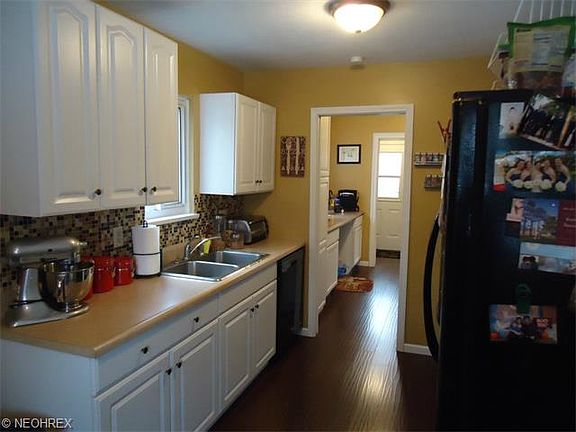 3rd image of 409 Pecan Dr