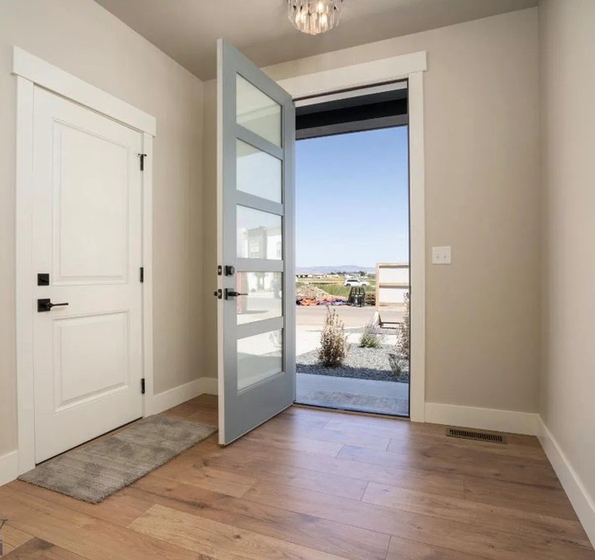 3 bed, 1812 sqft, $2,900 — Photo 2