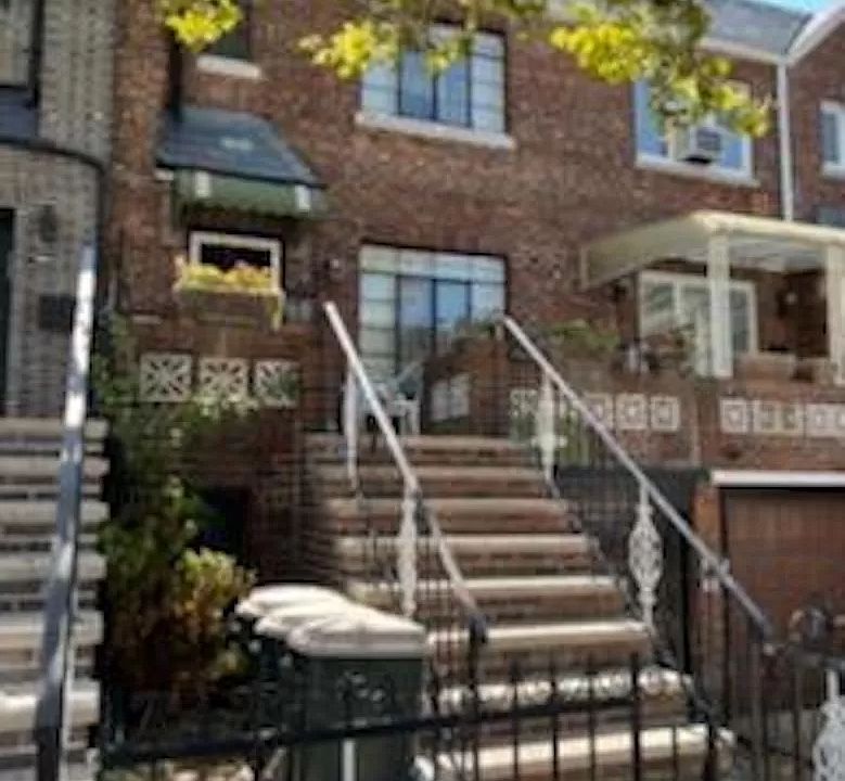 1st image of 738 Crawford Ave