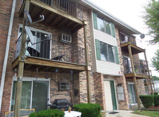 1033 Kuhn Rd APT 2, Carol Stream, IL 60188