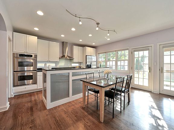 Eat In Kitchen