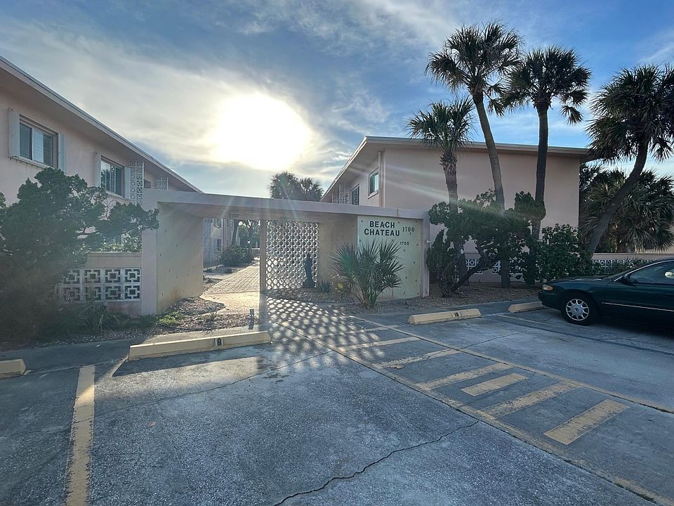 Come live in paradise at the Beach Chateau!