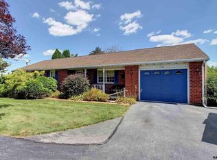 1296 Grandview Rd, Hanover, PA 17331