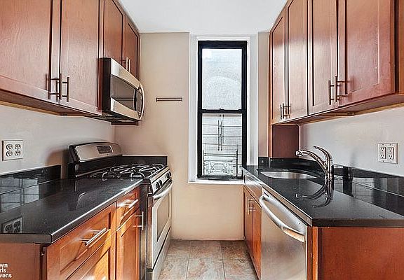 4th image of 251 W 71st St APT 5B
