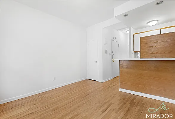 Rented by Mirador Real Estate | media 21