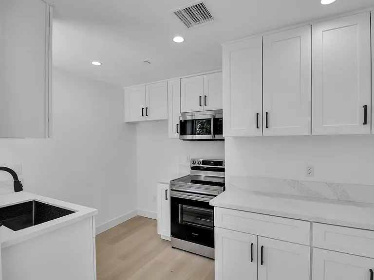 6818 Florence Pl #B — Photo 3