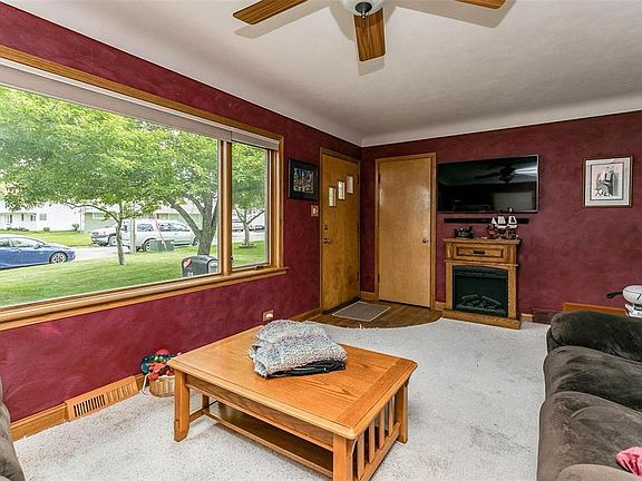 3rd image of 1315 Karen Dr SE