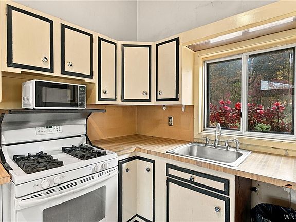 5th image of 225 Falls Rd