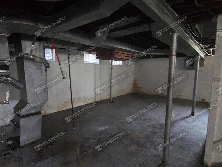 18627 Curtis St — Photo 24