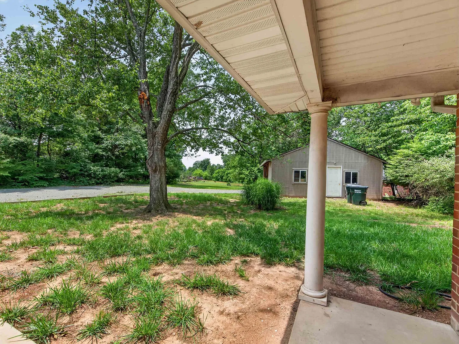 2 bed, 1.0 bath, 904 sqft, $1,650 — Photo 3