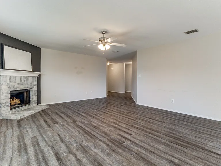 1721 Southridge Ln — Photo 3