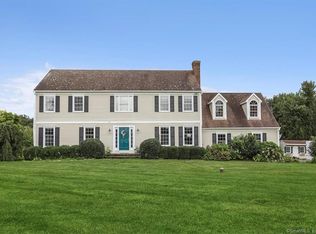 4 Harvest Common Rd, Sandy Hook, CT 06482