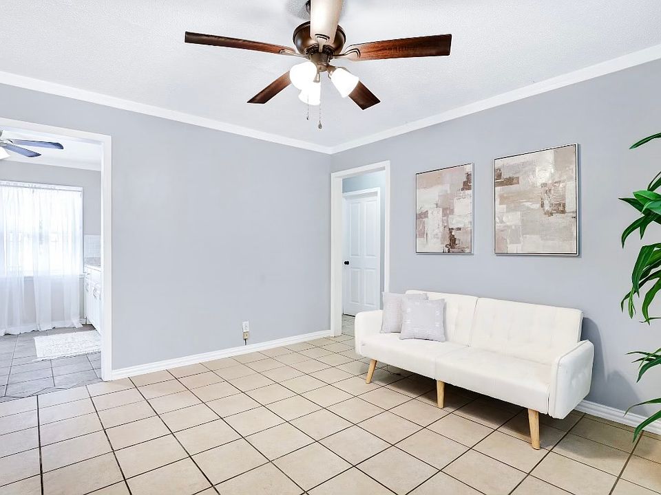 1st image of 1034 Rayburn Dr