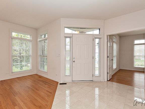 4th image of 1007 Red Oak Dr