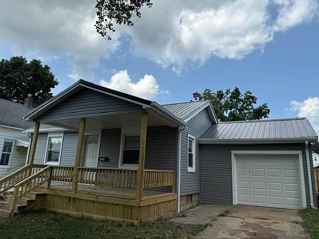 2 bed, 1029 sqft, $1,750 — Photo 1