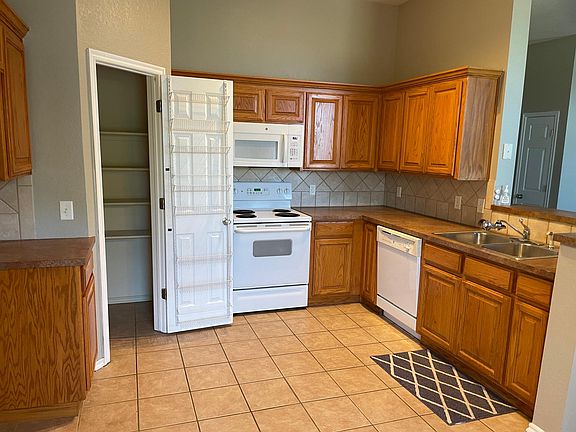 5th image of 533 Lone Oak Dr