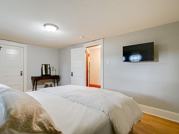4th image of 1394 Snelling Ave N