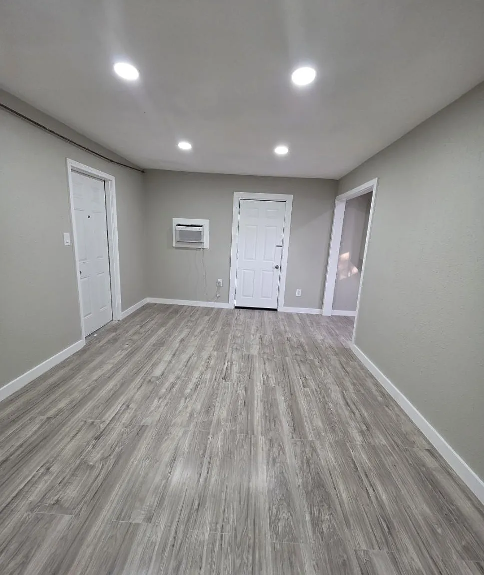 4 bed, 3.0 bath, 1980 sqft, $1,139 — Photo 3